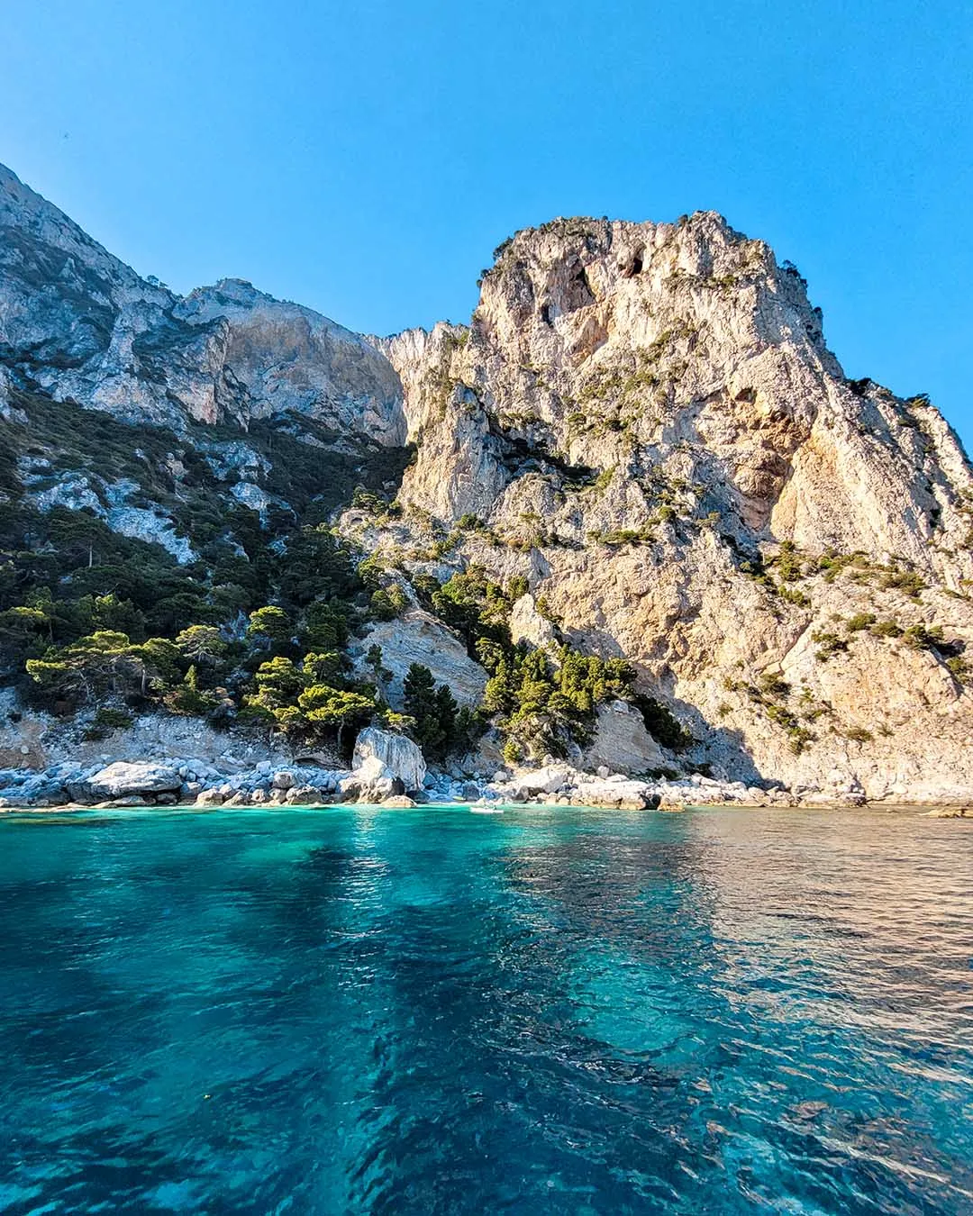 Falesie e mare cristallino di Capri