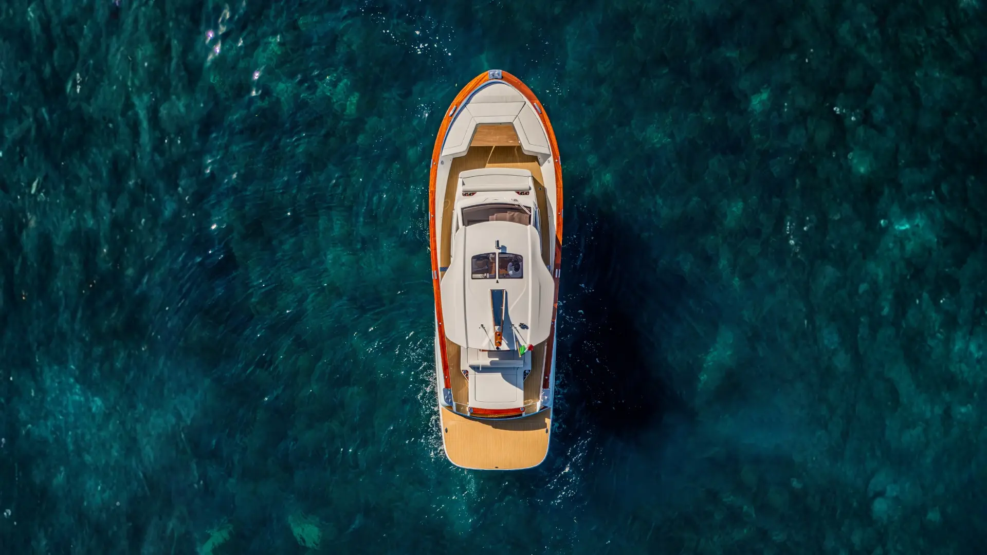 Lancia Aprea 42 private charter Naples - PDG Boat Tours
